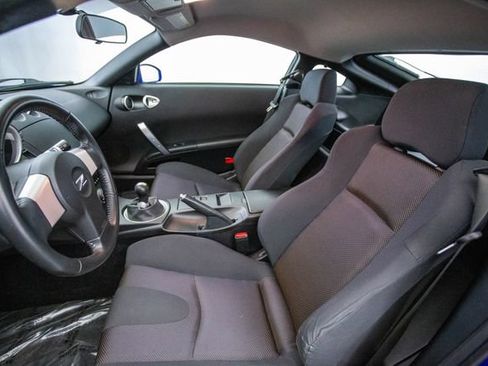 Used 2005 Nissan 350Z Coupe w/ (N93) Cargo Convenience Pkg RWD image 18