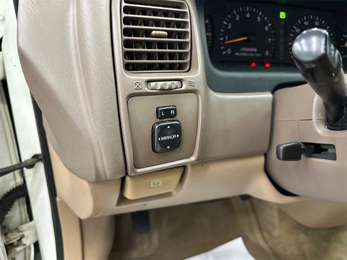 Used 1996 Toyota Avalon XL image 26