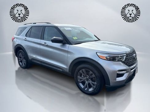 Certified 2022 Ford Explorer XLT w/ Equipment Group 202A image 3