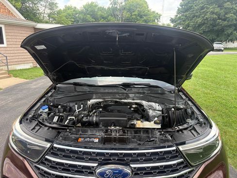 Used 2020 Ford Explorer XLT w/ Equipment Group 202A AWD/4WD image 28