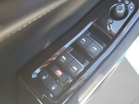 Used 2024 Jeep Grand Cherokee Overland w/ Advanced Protech Group III image 31