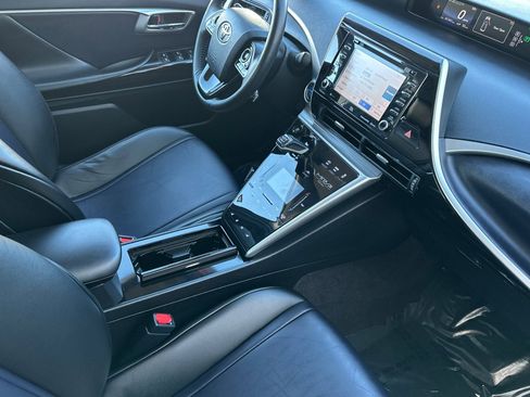 Certified 2018 Toyota Mirai Base image 16