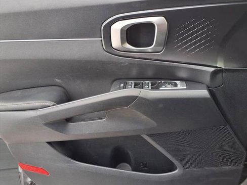 Used 2024 Kia Sorento S image 20