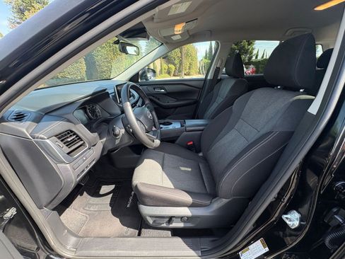Used 2025 Nissan Rogue SV FWD image 29