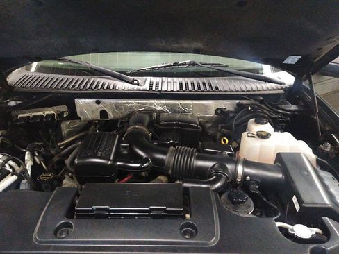 Used 2014 Ford Expedition EL XLT w/ Equipment Group 202A AWD/4WD image 17