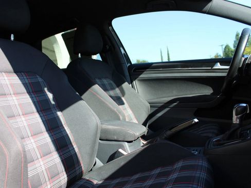 Used 2015 Volkswagen GTI S image 21