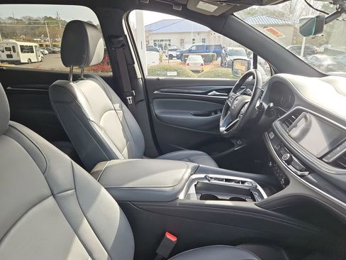 Used 2024 Buick Enclave Premium image 7