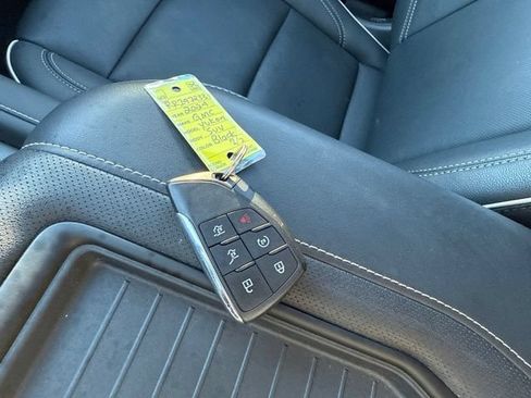 Used 2024 GMC Yukon XL SLT w/ SLT Luxury Package AWD/4WD image 31