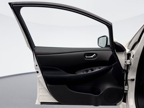 Used 2022 Nissan Leaf S Plus image 9