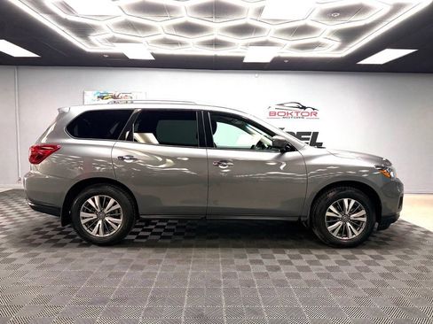 Used 2020 Nissan Pathfinder S AWD/4WD image 16