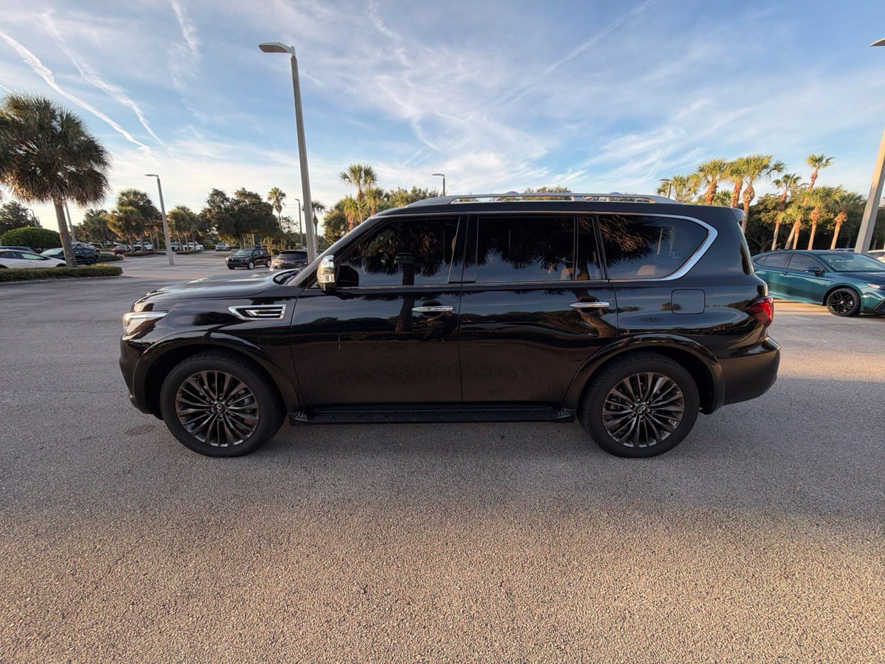 Used 2023 INFINITI QX80 Sensory w/ Cargo Package AWD/4WD image 2