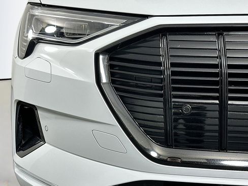 Used 2022 Audi e-tron Premium w/ Convenience Plus Package image 16