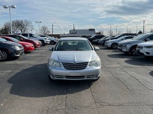Used 2009 Chrysler Sebring Touring FWD image 2