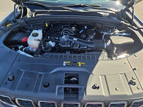 Used 2023 Jeep Grand Cherokee L Laredo image 37