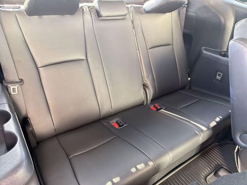 Used 2023 Toyota Highlander XLE FWD image 32