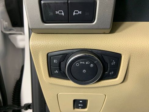 Used 2015 Ford F150 Lariat w/ Equipment Group 502A Luxury AWD/4WD image 10