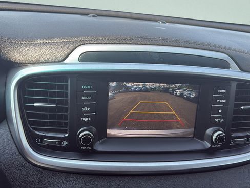 Used 2020 Kia Sorento LX AWD/4WD image 19