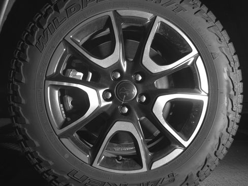 Used 2025 Jeep Compass Trailhawk AWD/4WD image 12