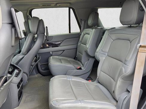 Used 2019 Lincoln Navigator Reserve w/ Cargo Package AWD/4WD image 18