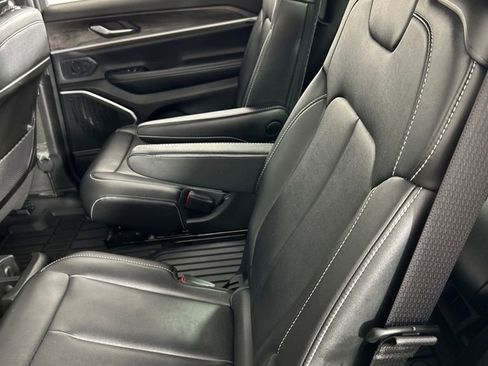 Used 2024 Jeep Grand Cherokee L Limited w/ Black Appearance Package image 17