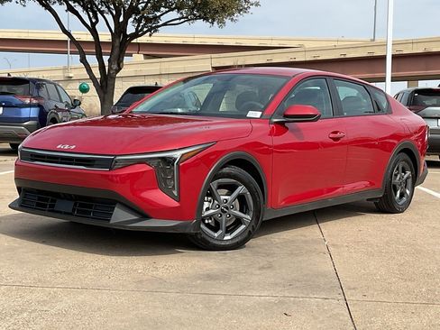 Used 2025 Kia K4 LXS image 2