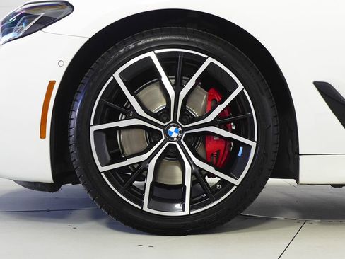 Used 2023 BMW 530i w/ M Sport Package image 5