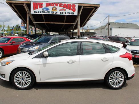 Used 2018 Ford Focus Titanium FWD image 3