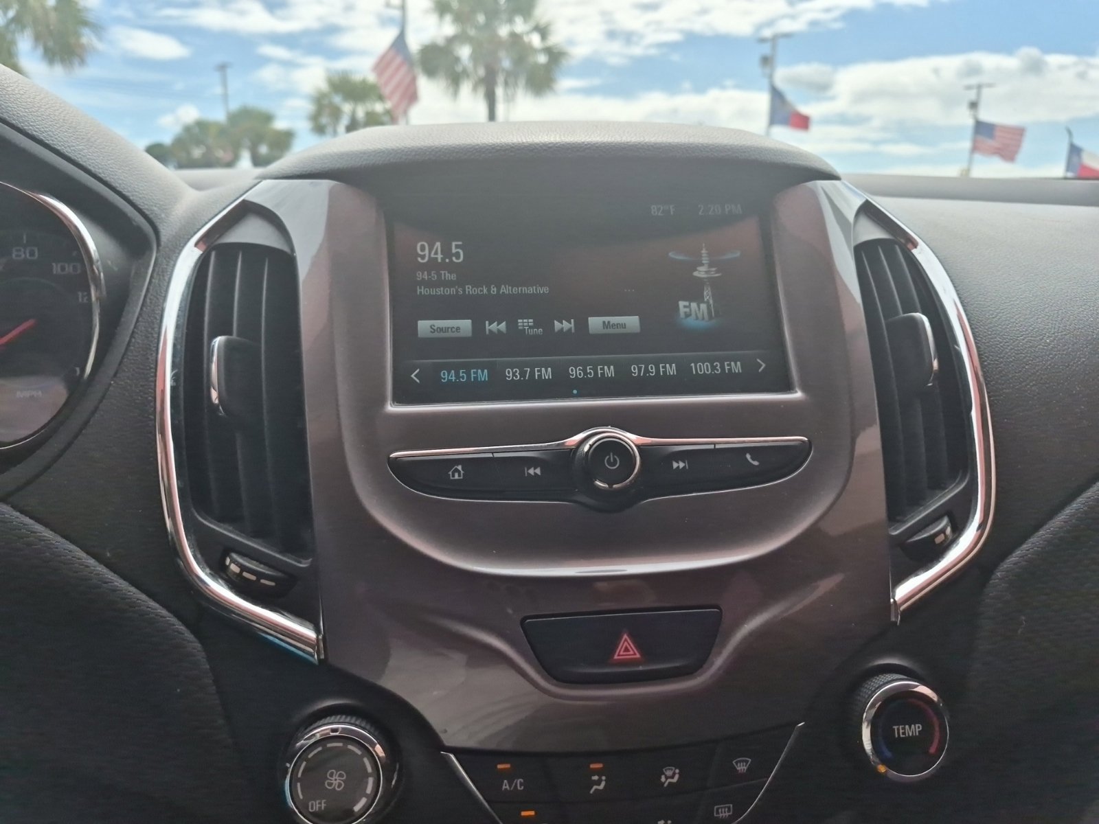 Used 2018 Chevrolet Cruze LT FWD image 12