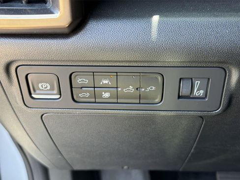 Used 2025 GMC Hummer EV 2X AWD/4WD image 40