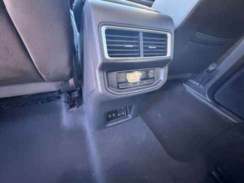 Used 2025 Volkswagen Atlas SE image 29