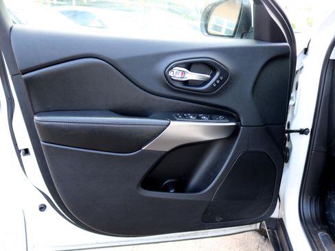 Used 2020 Jeep Cherokee Limited image 12