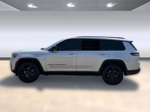 Used 2025 Jeep Grand Cherokee L Limited w/ Black Appearance Package RWD image 2
