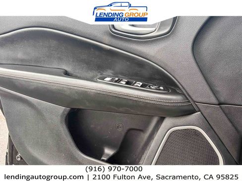 Used 2018 Jeep Compass Latitude w/ Popular Equipment Group FWD image 19