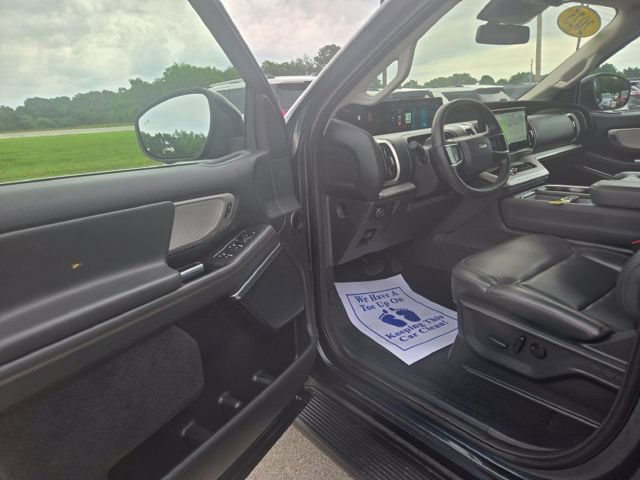 Used 2025 Ford Expedition Active AWD/4WD image 7