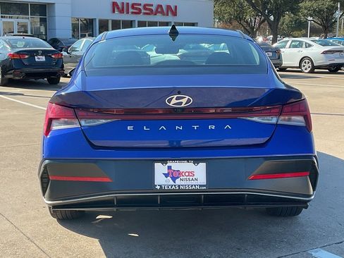 Used 2025 Hyundai Elantra SEL image 6