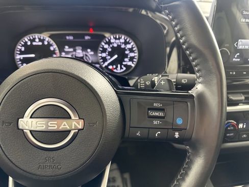 Used 2025 Nissan Pathfinder SL image 29