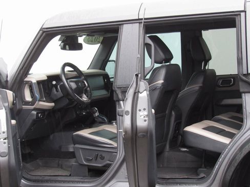 Used 2023 Ford Bronco Wildtrak image 12