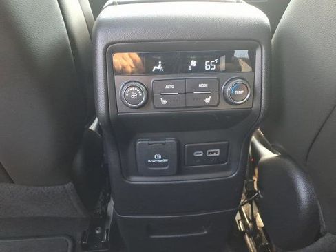Used 2023 GMC Acadia SLT w/ Preferred Package AWD/4WD image 17