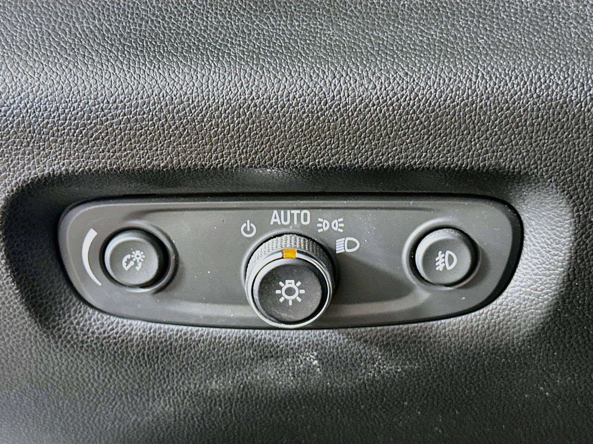 Used 2019 Chevrolet Traverse LT FWD image 17
