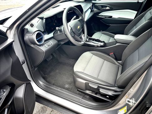 Used 2026 Chevrolet Trax LT FWD image 11