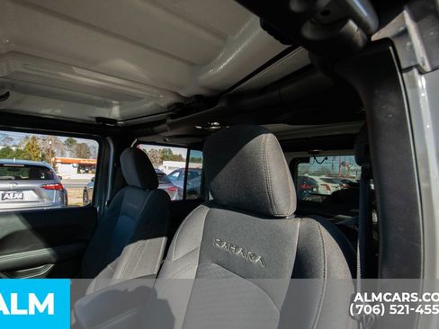 Used 2022 Jeep Wrangler Unlimited Sahara w/ Dual Top Group AWD/4WD image 12