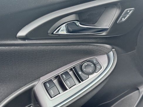 Used 2018 Chevrolet Malibu LT image 16