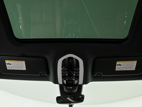 New 2026 Porsche Macan image 19