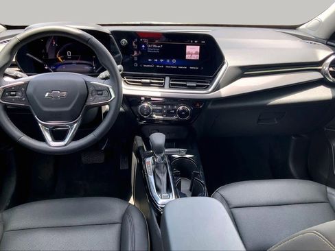 Used 2025 Chevrolet Trax ACTIV FWD image 16