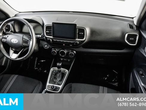 Used 2025 Hyundai Venue SEL image 21