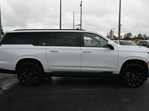 Used 2026 Cadillac Escalade ESV Platinum Sport w/ LPO, ONYX Package AWD/4WD image 11