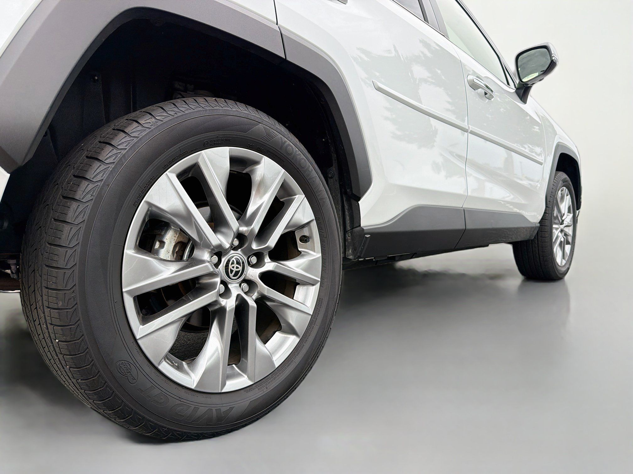 Used 2024 Toyota RAV4 Limited w/ Advanced Technology Package AWD/4WD image 7
