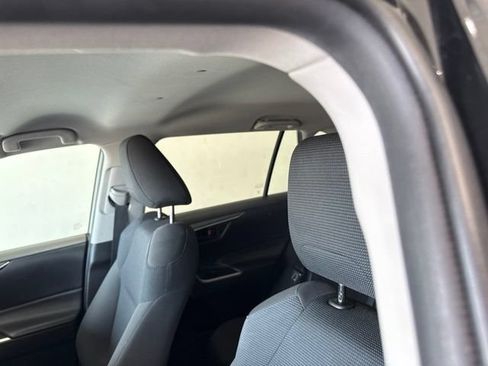 Used 2020 Toyota RAV4 LE FWD image 18