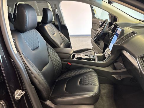 Used 2024 Ford Edge Titanium image 39