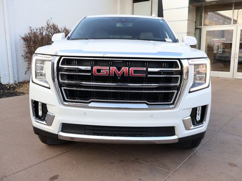 Used 2022 GMC Yukon SLT w/ SLT Luxury Package image 3